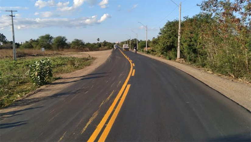 Imagem 1 - Fátima Bezerra cumpre agenda em Mossoró e inaugura trecho da RN-117 nesta quinta, 26. Ao longo de três dias, o Governo do RN realizará ações governamentais e irá vistoriar obras, ouvir a população e técnicos envolvidos, cumprindo agendas nas áreas de infraestrutura, educação e segurança pública no município de Mossoró e região. Além de inaugurar trecho da RN-117, na agenda da governadora nesta quinta-feira (26), também está a assinatura de contratos do Polo Gás Sal e vistoria a obras da estrada Dehon Caenga, entre os municípios de Tibau a Grossos. Imagem 1 - Fátima Bezerra cumpre agenda em Mossoró e inaugura trecho da RN-117 nesta quinta, 26. Ao longo de três dias, o Governo do RN realizará ações governamentais e irá vistoriar obras, ouvir a população e técnicos envolvidos, cumprindo agendas nas áreas de infraestrutura, educação e segurança pública no município de Mossoró e região. Além de inaugurar trecho da RN-117, na agenda da governadora nesta quinta-feira (26), também está a assinatura de contratos do Polo Gás Sal e vistoria a obras da estrada Dehon Caenga, entre os municípios de Tibau a Grossos.