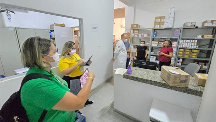 Imagem 1 - CREMERN fiscaliza hospitais, unidades do SAMU e ITEP em Assú, Mossoró e Pau dos Ferros . Segundo o Conselho Regional de Medicina do Rio Grande do Norte, o objetivo das fiscalizações é dar continuidade às cobranças do Conselho por uma Saúde de qualidade no Estado e, consequentemente, melhor condição de trabalho para a classe médica potiguar. Em Mossoró, a equipe visitou o HRTM, onde foram fiscalizadas as obras, que estão em andamento, e a sede do ITEP. Neste último, foram contatadas várias inadequações na infraestrutura do prédio, além de quesitos já observados em fiscalizações anteriores que não foram sanados. Imagem 1 - CREMERN fiscaliza hospitais, unidades do SAMU e ITEP em Assú, Mossoró e Pau dos Ferros . Segundo o Conselho Regional de Medicina do Rio Grande do Norte, o objetivo das fiscalizações é dar continuidade às cobranças do Conselho por uma Saúde de qualidade no Estado e, consequentemente, melhor condição de trabalho para a classe médica potiguar. Em Mossoró, a equipe visitou o HRTM, onde foram fiscalizadas as obras, que estão em andamento, e a sede do ITEP. Neste último, foram contatadas várias inadequações na infraestrutura do prédio, além de quesitos já observados em fiscalizações anteriores que não foram sanados.