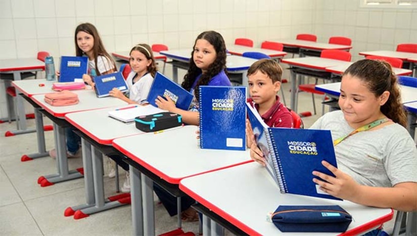 Imagem 1 -  Com salas modernas e equipadas, a escola se torna um espaço mais acolhedor e estimulante, promovendo o desenvolvimento educacional da comunidade, garantindo 120 novas vagas. As novas salas de aula não apenas ampliam a capacidade de atendimento da escola, mas também melhoram a infraestrutura educacional de maneira geral. Isso facilita a implementação de metodologias ativas de ensino, possibilitando uma maior interação entre alunos e professores. Além disso, as novas instalações garantem mais conforto e segurança para todos, criando um ambiente favorável ao aprendizado.