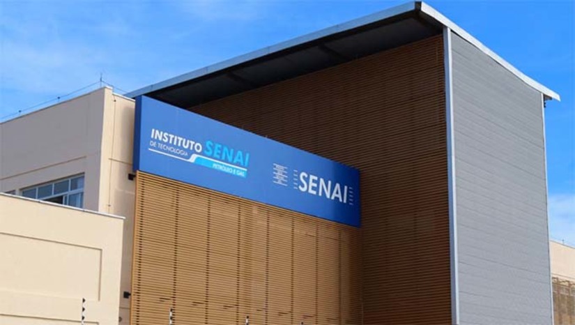 Imagem 1 -  As vagas são para os cursos de Encanador Hidráulico; Eletricista Industrial; Auxiliar Administrativo de Logística; Assistente de Controle de Qualidade; Eletricista Industrial; Mecânico de Manutenção de Motores Ciclo Otto; Assistente de Recursos Humanos; Instalação e Manutenção de Ar-Condicionado Split-System; Operador de Sonda e Eletricista Industrial.  Os cursos são gratuitos e destinados para pessoas a partir de 16 anos. As aulas acontecerão na sede do Senai, no período da manhã e a tarde.  Os interessados devem ir à Secretaria de Desenvolvimento Econômico, até esta sexta-feira (18), para a realização da inscrição com documentos originais e cópias do RG, CPF e comprovante de residência. As aulas estão previstas para começar na próxima segunda-feira (21).  Mais informações no número: (84) 99655-0754.