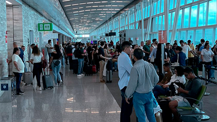 Imagem 1 -  Setembro foi o melhor mês registrado dos últimos 10 anos para o turismo do RN. Além do aumento da oferta de assentos em 12,3%, foram 26 mil passageiros a mais em comparação ao mesmo mês do ano passado, o que representa um acréscimo de 15,6%. Os dados são da Agência Nacional de Aviação Civil (ANAC). “A consolidação do crescimento de setembro, que já estava sinalizado em estudos da  inteligência interna e do Aeroporto de Natal, contribui para a perspectiva de uma das melhores altas temporadas dos últimos anos”, disse o diretor-presidente da Emprotur, Raoni Fernandes.