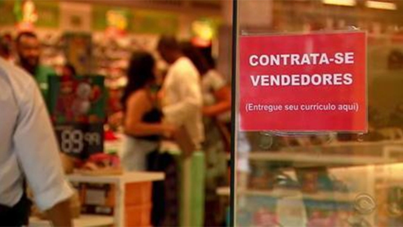   De acordo levantamento do Instituto Fecomércio RN (IFC), em 2024 o comercio e os serviços no Rio Grande do Norte devem gerar entre 6 mil e 8,5 mil novas oportunidades de trabalho entre os meses de outubro a dezembro. A maior parte dessas vagas, entre 4 mil e 5,5 mil, estará concentrada no Comércio. O setor de Serviços, por sua vez, deve criar de 2 mil a 3 mil postos de trabalho no final do ano. Cerca de 70% delas serão para o mercado formal, com carteira assinada.