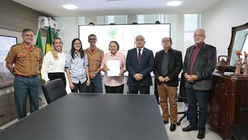   A governadora Fátima Bezerra assinou a ordem de serviço para construção do prédio próprio do Centro de Saúde e arquibancada da piscina do Corpo de Bombeiros Militar do Rio Grande do Norte. O investimento é no valor de R$ 2.412.817,35 milhões, recursos oriundos do Fundo Nacional de Segurança Pública – parcelas 2021 e 2022. A empresa responsável pelas obras é a Abart Engenharia LTDA com prazo de execução de 300 dias.