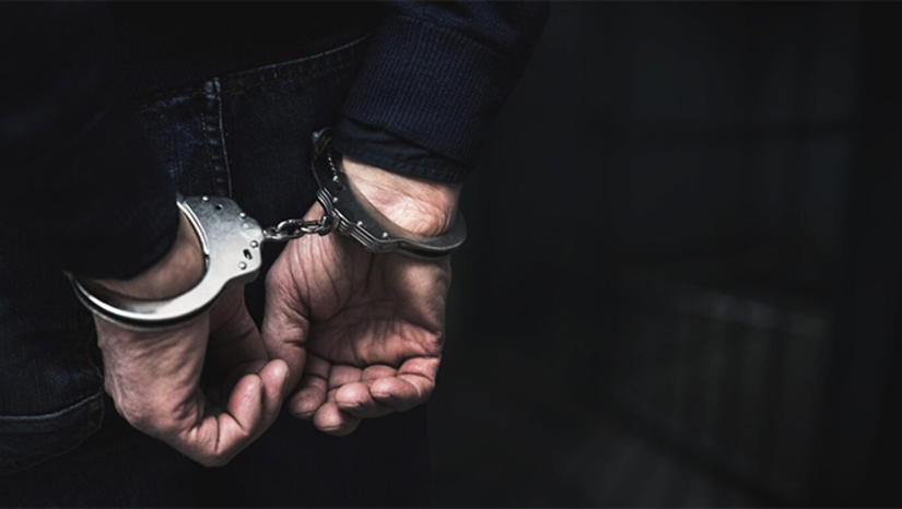 Imagem 1 -  Justiça decreta prisão preventiva do ex-PM João Grandão por triplo homicídio ocorrido em Natal. João Maria da Costa Peixoto acusado de triplo homicídio consumado e triplo homicídio tentado, todos qualificados e em atividade típica de grupo de extermínio. Os crimes foram cometidos em 2022 no bairro da Redinha, zona Norte de Natal, e são objeto da ação penal decorrente da Operação da Polícia Civil denominada "Aqueronte”. Atualmente, João Grandão, como é conhecido, está preso na cadeia pública de Ceará-Mirim. Ele foi preso em setembro deste ano, em flagrante, por contrabando de cigarros, após confronto com policiais durante uma operação em Monte Alegre. 