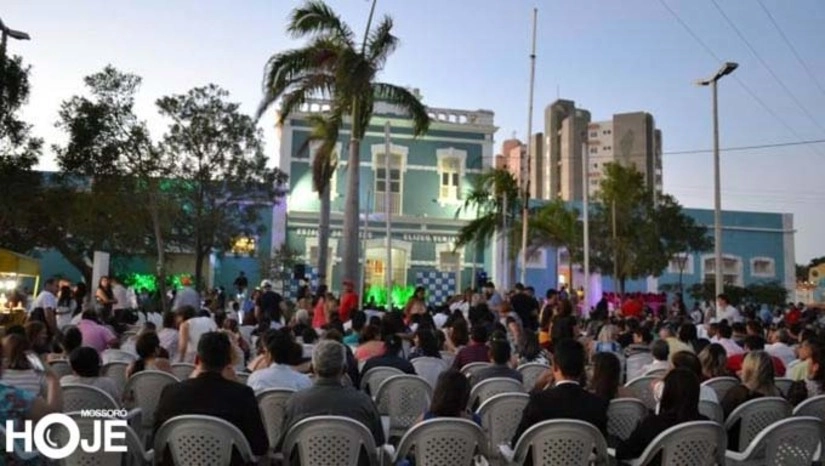   As ações do Projeto ‘’Justiça na Praça’’ serão realizados nesta quinta-feira (31), das 8h às 16h na Estação das Artes Elizeu Ventania. Entre as ações ofertadas de forma gratuita estão: emissão de carteiras de identidade, audiências judiciais, consultas jurídicas, atendimento médico, odontológico, nutrição e fonoaudiologia e casamento comunitário. Durante todo o dia, o transporte público será gratuito para levar a população até o evento, a informação foi confirmada pelo procurador geral do município de Mossoró, Dr. Raul Santos.