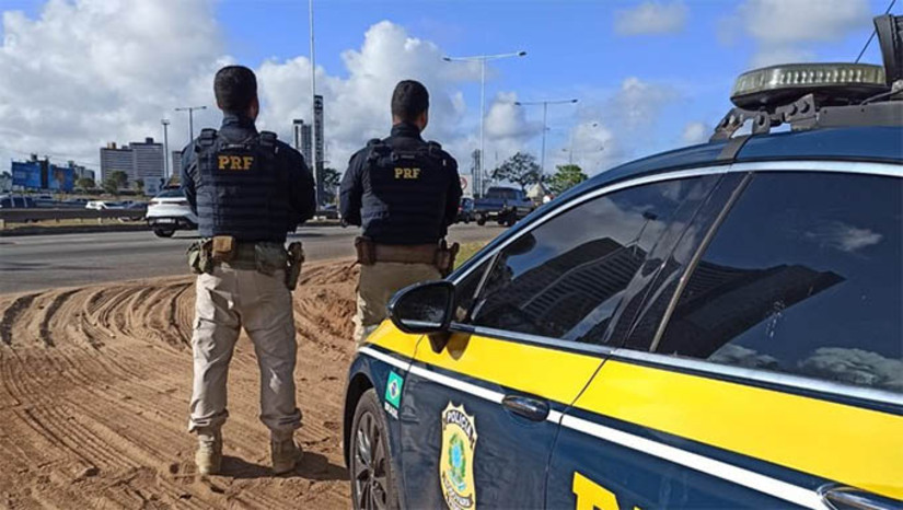 Imagem 1 -  RN registrou seis óbitos nas rodovias federais no feriado da Proclamação da República. A PRF divulgou, na manhã desta segunda-feira (18), o balanço da operação, iniciada à 0h da quinta-feira (14) e encerrada às  às 23h59 deste domingo (17), visando o reforço da fiscalização nas BRs que cortam o estado. Durante a operação, 1.754 pessoas e 1.497 veículos foram fiscalizados. Deste total 926 motoristas foram autuados por infrações diversas. Foram realizados ainda 45 comandos de alcoolemia, onde 1.345 condutores fizeram o teste do bafômetro. Também foram registrados 29 acidentes, com 34 pessoas feridas e seis óbitos. 