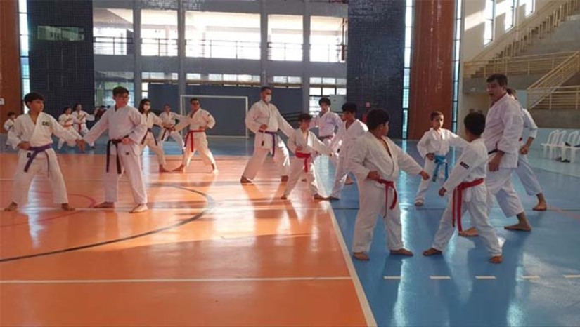 Imagem 1 -  O evento promovido pela Prefeitura de Mossoró visa estimular e dar visibilidade às artes marciais no município.  As apresentações contarão com centenas de praticantes, representando mais de 30 instituições que atuam em Mossoró. A entrada ao público é franca.  A abertura do festival acontece às 18h30, com demonstração do Krav Maga, uma técnica de defesa pessoal desenvolvida em Israel e que se traduz no combate corpo a corpo.