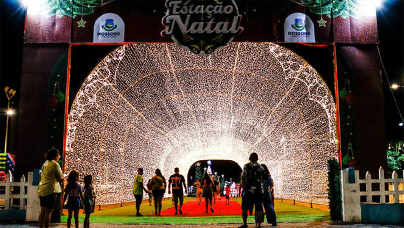 Imagem 1 -  Vendedores interessados em comercializar no “Estação Natal” já podem ser cadastrar. O cadastramento dos vendedores teve início nesta segunda-feira (25) e segue até amanhã terça-feira (26), das 8h às 12h e das 14h às 17h, podendo ser realizado de forma presencial, no auditório da Biblioteca Ney Pontes Duarte ou de forma on-line. Os interessados devem estar portando RG e CPF (ou CNH), comprovante de residência atualizado (emitido nos últimos noventa dias) e foto do trailer/food truck (em caso destes). O resultado do cadastramento será divulgado no dia 27 de novembro de 2024.