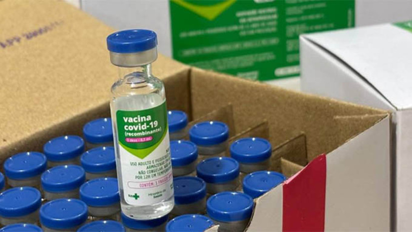 Imagem 1 -  Lote de 35 mil vacinas contra Covid-19 começa a ser distribuído aos municípios do RN. As doses distribuídas são da vacina da Serum, que chega pela primeira vez aos estados e é uma vacina atualizada para proteção também contra as novas cepas da doença. A vacina da Zalika Farmacêutica, já usada nos Estados Unidos e Reino Unido, será aplicada no Brasil em pessoas a partir de 12 anos, faixa etária aprovada pela Agência Nacional de Vigilância Sanitária (Anvisa). 