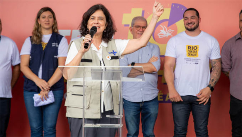 Imagem 1 -  “Novas estratégias de controle do mosquito estão sendo implementadas nos estados”. A ministra da Saúde, Nísia Trindade, falou das formas de controle do mosquito Aedes aegypti que vem sendo utilizadas em vários estados e que, segundo ela, serão ampliadas para todo o país. Entre elas, destacou o método Wolbachia que impede o desenvolvimento dos vírus da dengue, zika, chikungunya e febre amarela, ajudando a reduzir a transmissão dessas doenças. Nísia reforçou também a importância da participação ativa da sociedade para o sucesso das ações e para a proteção da saúde pública. 
