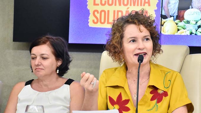 Imagem 1 - A deputada estadual Isolda Dantas, participou de uma audiência pública com o objetivo de debater e fortalecer as políticas públicas voltadas para a economia solidária no Rio Grande do Norte. O evento reuniu representantes de cooperativas, associações, movimentos sociais, gestores públicos e pesquisadores, reafirmando a economia solidária como uma ferramenta fundamental para a geração de trabalho, renda e inclusão social. "Nosso compromisso é construir uma economia que coloque as pessoas no centro, promovendo justiça social e sustentabilidade. A economia solidária é um exemplo concreto de como isso é possível, e precisamos fortalecê-la com apoio institucional e políticas públicas efetivas", destacou Isolda Dantas. Imagem 1 - A deputada estadual Isolda Dantas, participou de uma audiência pública com o objetivo de debater e fortalecer as políticas públicas voltadas para a economia solidária no Rio Grande do Norte. O evento reuniu representantes de cooperativas, associações, movimentos sociais, gestores públicos e pesquisadores, reafirmando a economia solidária como uma ferramenta fundamental para a geração de trabalho, renda e inclusão social. "Nosso compromisso é construir uma economia que coloque as pessoas no centro, promovendo justiça social e sustentabilidade. A economia solidária é um exemplo concreto de como isso é possível, e precisamos fortalecê-la com apoio institucional e políticas públicas efetivas", destacou Isolda Dantas.