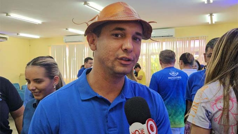 Imagem 1 -  A ação foi movida pelos dois candidatos derrotados na disputa à prefeitura de Mossoró – Lawrence Amorim (PSDB) e Genivan Vale (PL), e pedia a cassação e a inelegibilidade por oito anos do prefeito reeleito Allyson Bezerra (União Brasil) por “excesso” dos gastos com publicidade. Na decisão, a magistrada não viu motivos para cassar Allyson e Marcos (PSD), vice-prefeito diplomado de Mossoró eleitos com imensa maioria de votos. “Analisar a proporcionalidade da sanção a ser aplicada, no presente caso, faz-se extremamente necessária, pois trata-se de candidatos eleitos com imensa maioria de votos, sendo essencial privilegiar a manifestação popular, a qual somente pode ser afastada quando caracterizada conduta dotada de gravidade qualitativa e quantitativa”, escreveu. 