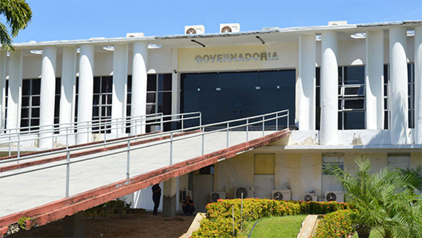 Imagem 1 -  O ponto facultativo fica estabelecido para o dia 24, véspera de Natal, e para o dia 31, véspera de ano novo. A decisão é válida para os órgãos e entidades da administração pública direta, autárquica e fundacional do Poder Executivo Estadual. As informações foram publicadas por meio do Diário Oficial do Estado.  O decreto adverte que as unidades e serviços essenciais continuam sendo assegurados durante as vésperas dos feriados, uma vez que essas atividades não podem ser paralisadas ou interrompidas.