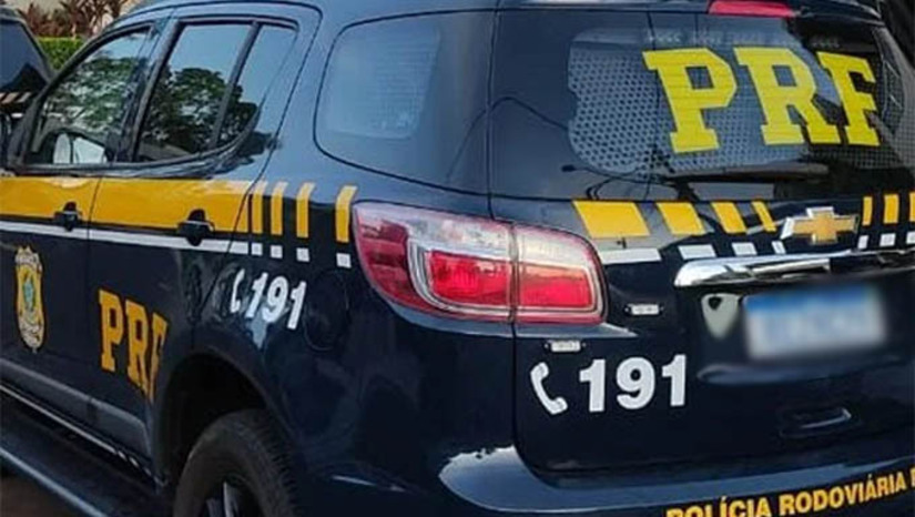 Imagem 1 -  PRF registra atropelamento fatal na BR-304, em Assú; vítima foi encontrada às margens da rodovia. Trata-se de um homem, ainda sem identificação. Segundo a Polícia Rodoviária Federal, a vítima foi encontrada sem vida, na manhã desta segunda-feira (23), às margens da BR-304, no KM 104, nas proximidades da estrada de acesso ao Santuário da Irmã Lindalva. Até o momento, não foram identificadas testemunhas. O Itep de Mossoró foi acionado para remoção do corpo. A polícia civil vai investigar o caso.