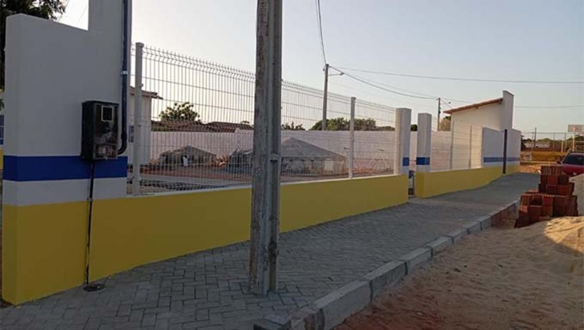 Imagem 1 - O evento está marcado para as 16h e representa mais um passo no compromisso da gestão municipal com a valorização da educação e o bem-estar dos estudantes. O prefeito Josivan Bibiano celebra mais uma reforma e ampliação: “Essa inauguração é mais um exemplo de como estamos investindo no futuro de Serra do Mel. Queremos oferecer aos nossos jovens um ambiente digno e adequado para o aprendizado”, declarou o perefeito. Com a reforma, a escola passa a contar com espaços modernizados e ampliados, que atendem melhor às demandas da comunidade escolar. Imagem 1 - O evento está marcado para as 16h e representa mais um passo no compromisso da gestão municipal com a valorização da educação e o bem-estar dos estudantes. O prefeito Josivan Bibiano celebra mais uma reforma e ampliação: “Essa inauguração é mais um exemplo de como estamos investindo no futuro de Serra do Mel. Queremos oferecer aos nossos jovens um ambiente digno e adequado para o aprendizado”, declarou o perefeito. Com a reforma, a escola passa a contar com espaços modernizados e ampliados, que atendem melhor às demandas da comunidade escolar.