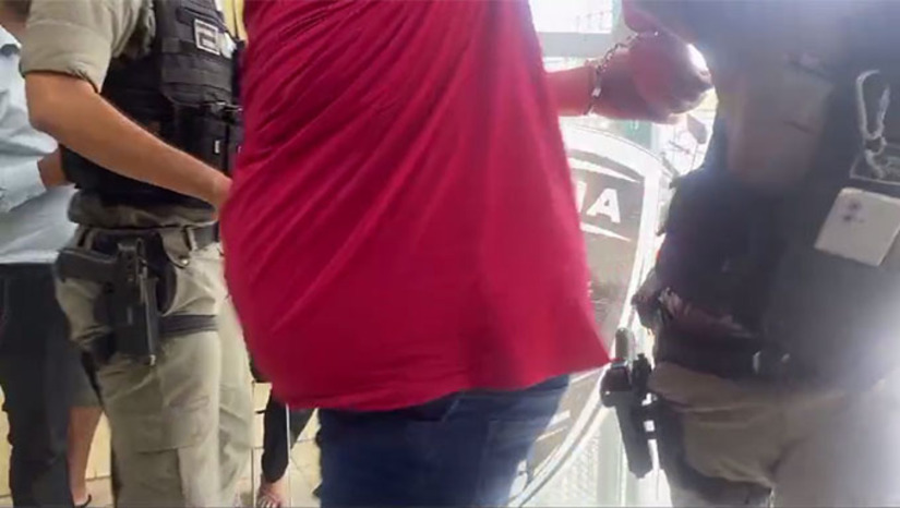 Imagem 1 -  Alcidemir Clementino de Oliveira, de 30 anos, é taxista. As vítimas contaram na Polícia que ele tentou bater na mulher e foi impedido por eles. Depois ele buscou o carro e tentou passar por cima deles por duas vezes. Terminou preso em flagrante, que foi homologado pela Justiça. O "valentão" do Nova Mossoró, o entanto, vai responder o processo em liberdade, mediante uma série de restrições impostas pela Justiça.