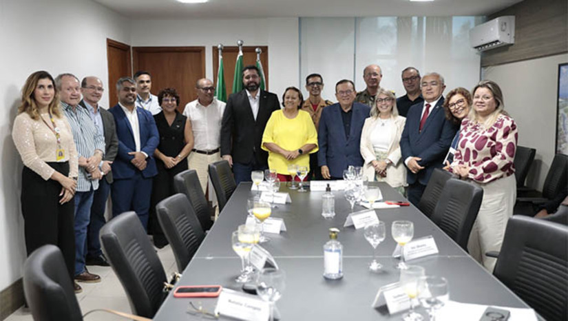 Imagem 1 -  Hub dos Correios no RN deverá entrar em operação no primeiro semestre de 2025. O anúncio foi feito nesta quinta-feira (26), pelo presidente da estatal, Fabiano Silva dos Santos, durante reunião com a governadora Fátima Bezerra. Uma área de 9 mil metros quadrados, localizada próximo ao Aeroporto Internacional Aluízio Alves, em São Gonçalo do Amarante, será destinada ao serviço logístico. “Teremos um espaço amplo para o manuseio de carga. As adequações estão em curso, e teremos um grande centro de distribuição. A previsão é que isso se concretize no primeiro semestre do próximo ano”, afirmou o presidente dos Correios.