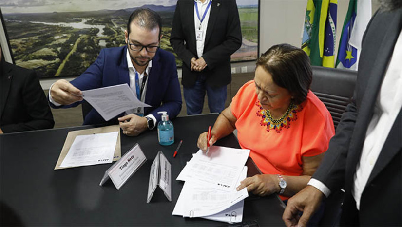 Imagem 1 - Fátima assina contrato com a Caixa para construção de casas e Hospital Metropolitano. Os contratos foram assinados nesta sexta-feira (27). Ao todo, serão construídas 342 casas do Pró Moradia e 9.591 do Minha Casa Minha Vida (MCMV). A previsão é de que as obras sejam concluídas em 18 meses, de acordo com o secretário de Estado da Infraestrutura, Gustavo Coelho. Já o Hospital de Trauma e Neurocirurgia, na zona sul de Natal, terá investimento de R$ 220 milhões e ofertará 350 leitos, contribuindo para desafogar o atendimento no Hospital Walfredo Gurgel. Imagem 1 - Fátima assina contrato com a Caixa para construção de casas e Hospital Metropolitano. Os contratos foram assinados nesta sexta-feira (27). Ao todo, serão construídas 342 casas do Pró Moradia e 9.591 do Minha Casa Minha Vida (MCMV). A previsão é de que as obras sejam concluídas em 18 meses, de acordo com o secretário de Estado da Infraestrutura, Gustavo Coelho. Já o Hospital de Trauma e Neurocirurgia, na zona sul de Natal, terá investimento de R$ 220 milhões e ofertará 350 leitos, contribuindo para desafogar o atendimento no Hospital Walfredo Gurgel.
