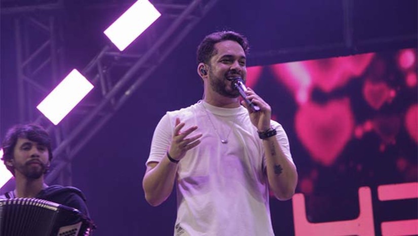 Imagem 1 -  Os festejos do padroeiro que acontecem sempre de 10 a 20 de janeiro, tem uma tradição histórico-cultural muito grande, e no formato atual chegará em 2025 a sua 18° edição. O prefeito eleito Givago Barreto, mesmo assumindo o cargo apenas a partir de primeiro de janeiro, não mediu esforços para realizar um grande evento. “O prefeito Juninho realizou um grande evento em 2024, e o povo de Caraúbas e de todo estado também esperava essa continuidade. Por isso nós trabalhamos para termos novamente uma grande festa”, destacou Givago.