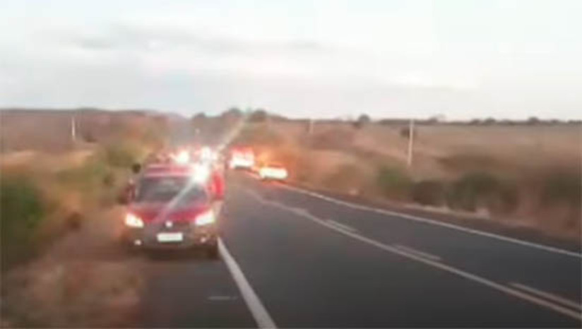 Imagem 1 -  Bebê de 3 meses é a terceira vítima do acidente fatal ocorrido no natal na RN 226, em Pau dos Ferros. Clara Helena Gonzaga Lins entrou em óbito nesta segunda-feira (30), na UTI pediátrica do município de Mossoró, instalada no Hospital Wilson Rosado, onde estava internada desde o dia do acidente. O bebê completaria 4 meses de vida nesta terça-feira (31). Clara é a terceira vítima do acidente fatal ocorrido no dia 25 de dezembro, na RN 226, em Pau do Ferros. O carro onde ela estava capotou na rodovia, após o motorista tentar desviar de um buraco. No acidente também morreram a avó de Clara, Rildenia Sousa Medeiros, e uma criança de 11 anos, identificada como Ana Vitória Bezerra Evangelista.
