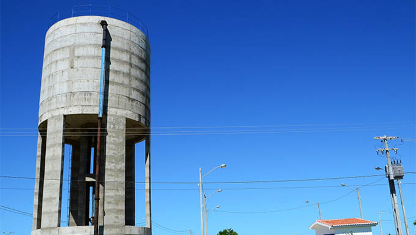 Imagem 1 -  A Companhia de Águas e Esgotos do Rio Grande do Norte (Caern) comunicou que está realizando uma manutenção mecânica no poço 30, responsável pelo fornecimento dos bairros Aeroporto II, Itapetinga, Sítio Estreito e parte do Belo Horizonte. A previsão é que o sistema seja religado até o final da tarde de sexta-feira (03). Segundo a Caern, após a religação, a normalização do serviço ocorrerá em até 48 horas. 