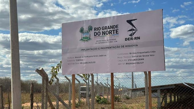 Imagem 1 -  O Trecho tem 5,2 quilômetros de extensão e faz parte do programa estadual de fortalecimento do turismo religioso e infraestrutura viária.  O santuário está localizado na comunidade Sítio Malhada da Areia, local de origem da religiosa. Lindalva Justo de Oliveira nasceu em Assu em 1953 e, como freira, fez parte das Filhas da Caridade de São Vicente de Paulo. Morreu em Salvador, em 1993, assassinada ao se defender de um assédio. Considerada uma mártir, foi beatificada em 2007.