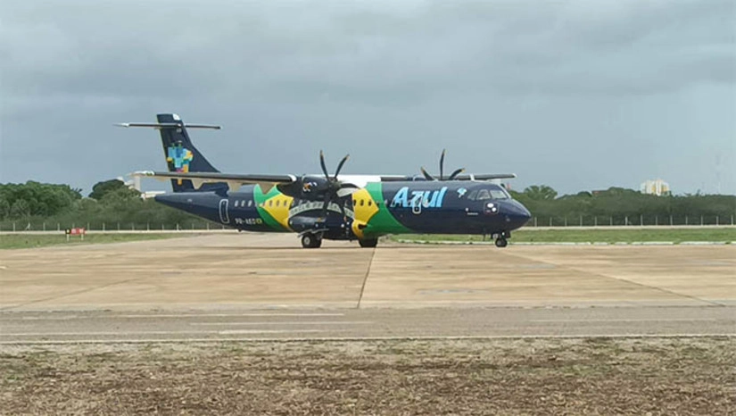   Por meio de nota, Setur diz que saída da Azul de Mossoró “não é uma decisão definitiva”. A Companhia aérea comunicou a suspensão de voos a partir do aeroporto da cidade, nesta quarta-feira (8). A medida, segundo o comunicado, passa a valer a partir do dia 10 de março. Nesta quinta-feira (9), Secretaria de Turismo do Rio Grande do Norte (Setur/RN), informou que o governo continua comprometido com o desenvolvimento do turismo e da aviação regional e que agendou reunião com a diretoria da Infraero, responsável pela gestão do Aeroporto Dix-Sept Rosado, em Mossoró, para saber sobre os prazos de conclusão das obras que estão sendo realizadas no local e que irão permitir o uso de aeronaves de maior porte. 