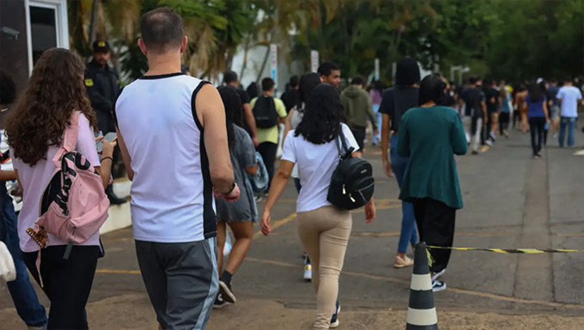 Imagem 1 - O Ministério da Educação (MEC) e o Instituto Nacional de Estudos e Pesquisas Educacionais Anísio Teixeira (Inep) divulgarão as notas a partir das 10h (horário de Brasília). Em seguida, uma coletiva de imprensa vai trazer mais detalhes sobre os principais dados do Enem. Imagem 1 - O Ministério da Educação (MEC) e o Instituto Nacional de Estudos e Pesquisas Educacionais Anísio Teixeira (Inep) divulgarão as notas a partir das 10h (horário de Brasília). Em seguida, uma coletiva de imprensa vai trazer mais detalhes sobre os principais dados do Enem.