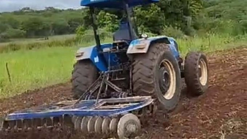   O programa Corte de Terra incentiva o pequeno agricultor familiar através do fornecimento gratuito de óleo diesel para o corte de terra na zona rural. Cada agricultor recebe uma quantidade definida pela Secretaria, gerando economia de gastos com plantio e colheita.  “A gestão municipal reconhece a importância desta ação para o ciclo produtivo dos agricultores e está empenhada em garantir que todos que trabalham com a agricultura familiar sejam beneficiados. Vamos iniciar o cadastro e assim que finalizar, iremos divulgar o número de agricultores beneficiados em Campo Grande”, desatacou o prefeito Bibi de Nenca.