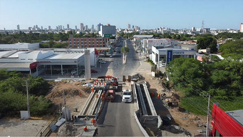 Imagem 1 -  A intervenção total do fluxo de veículo é para a Construtora CLC finalizar a duplicação das pontes de acesso ao Grande Alto São Manoel na Avenida Presidente Dutra. Confira como fica as mudanças no trânsito, os desvios e, principalmente, como vai funcionar as rotas de transporte coletivo que precisam da via, a partir deste dia 16 até o dia 23 de janeiro, quando a via será liberada com as pontes duplicadas.