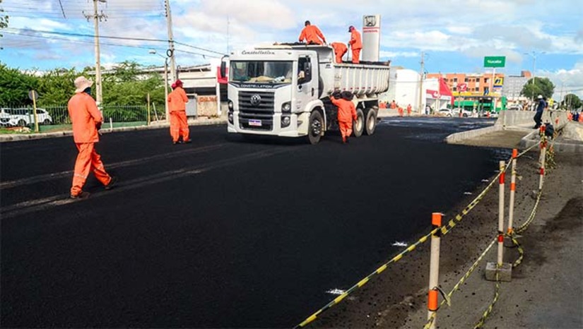 Imagem 1 -  A obra de duplicação das pontes na Avenida Presidente Dutras conta com um investimento total de R$ 11,9 milhões, por meio do programa “Mossoró Realiza”. Após a conclusão da primeira fase da duplicação das pontes, o prefeito reforçou que as equipes seguirão em ritmo acelerado para a entrega da segunda fase da obra.