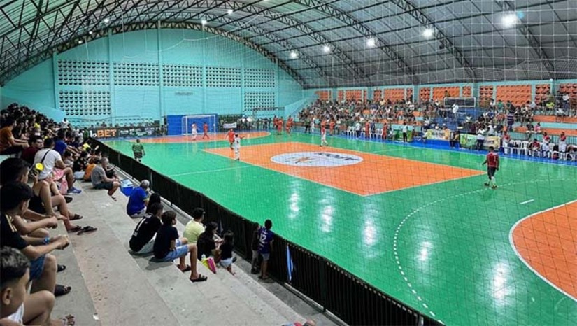 Imagem 1 -  Os jogos que acontecem nas categorias, Futsal Masculino – 1ª e 2ª divisão, Master 35+ e Futsal Feminino, vêm movimentando o cenário esportivo da região, destacando o talento dos atletas locais e promovendo integração entre as comunidades. A competição está cada vez mais acirrada, e os times buscam a vitória para garantir posição nas fases seguintes.  O evento reúne um grande público e mobiliza centenas de atletas, que disputam a premiação de R$ 70 mil, a maior da história da competição. Todos os jogos acontecem no ginásio Vilson Custódio em Apodi.