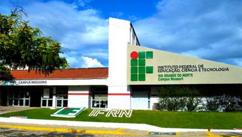 Imagem 1 -  Ao todo, são oferecidas 800 vagas distribuídas entre sete campi da instituição: Apodi, Mossoró, Natal-Central, Natal-Centro Histórico, Natal-Zona Norte, Nova Cruz e Parnamirim. Entre os cursos disponíveis estão opções voltadas para setores estratégicos como tecnologia, indústria, comércio e serviços. As inscrições começam nesta quianta-feira 23 de janeiro, às 14h, e se estendem até as 23h59 do dia 10 de fevereiro. As pessoas interessadas devem realizar o cadastro exclusivamente pelo Portal do Candidato, disponível no endereço: processoseletivo.ifrn.edu.br.