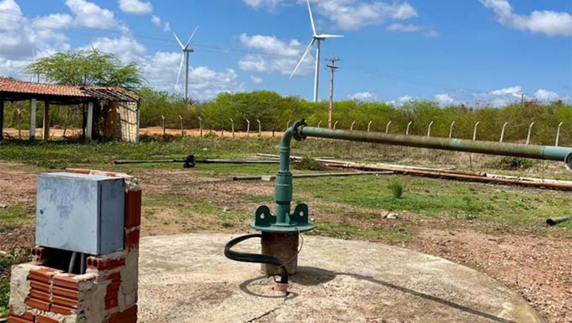 Imagem 1 -  A falta de água tem causado transtornos à população das comunidades afetadas, que dependem do poço para as atividades diárias. Segundo informações, a manutenção do equipamento é de responsabilidade da Companhia de Águas e Esgotos do Rio Grande do Norte (Caern), que ainda não realizou os reparos necessários para restabelecer o funcionamento do sistema.