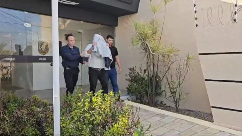 Imagem 1 -  O médico Valvenarques Pedrosa, que é neurologista, foi preso em flagrante na tarde de quinta-feira, 23, e na manhã desta sexta-feira, 24, a justiça entendeu que ele pode responder o crime em liberdade. A acusação vê culpa e a defesa diz que foi um mal-entendido