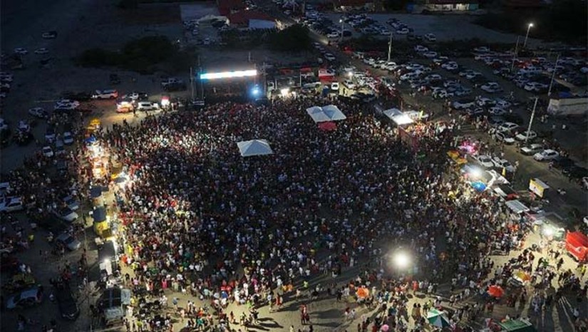 Imagem 1 - Para o sucesso da festa, a prefeitura de Grossos investiu em uma grande estrutura de palco e segurança, para a tranquilidade de quem escolheu fechar o verão na cidade. Uma equipe da secretaria de saúde, também esteve presente durante todo evento com equipes de plantão e o reforço do Samu Litoral. Imagem 1 - Para o sucesso da festa, a prefeitura de Grossos investiu em uma grande estrutura de palco e segurança, para a tranquilidade de quem escolheu fechar o verão na cidade. Uma equipe da secretaria de saúde, também esteve presente durante todo evento com equipes de plantão e o reforço do Samu Litoral.