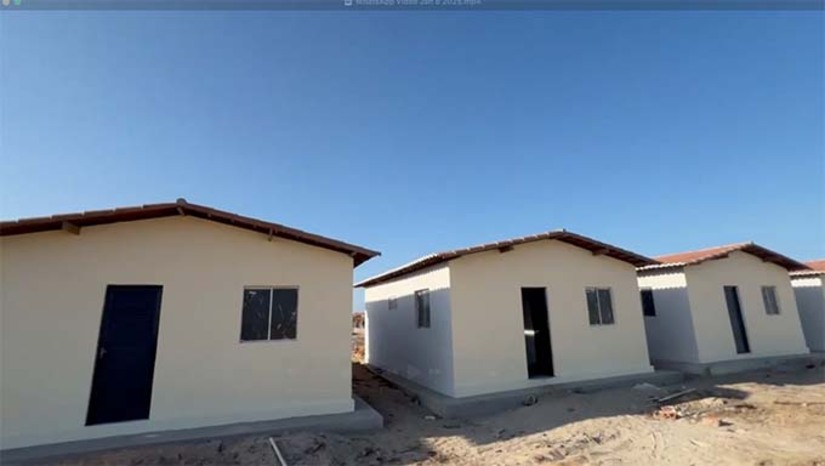 Imagem 1 -  Podem se inscrever cidadãos residentes em Tibau há pelo menos cinco anos, com renda familiar mensal de até três salários mínimos ou renda per capita de até meio salário mínimo. A s inscrições acontecem de 29 de janeiro e 01 de fevereiro das das 8h às 13h. A prefeita Lidiane Marques, já entregou 50 casas em 2023 e prevê a entrega de novas unidades em 2025. O programa Habita Tibau visa oferecer moradias dignas à população, contribuindo para o desenvolvimento social do município.