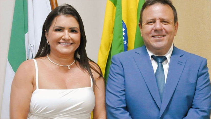 Imagem 1 -  A prefeita Lidiane Marques e o vice-prefeito José Haroldo, de Tibau, foram acusados injustamente de terem distribuído bonés durante a campanha em 2024 e a investigação da Justiça eleitoral descobriu que, na verdade, os bonés foram utensílios produzidos e vendidos por comerciantes para ganhar o sustento da família deles. A decisão assinada nesta terça-feira, dia 18, é do juiz Pedro Cordeiro Junior, da Justiça eleitoral de Mossoró-RN.