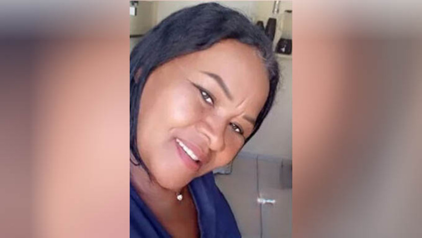 Imagem 1 - Polícia investiga morte suspeita de mulher ocorrida no município de Assu. Maria Elizabet Lourenço, de 56 anos, foi encontrada morta dentro de casa, na comunidade de Baviera, na manhã desta quinta-feira (20). O marido dela contou à polícia militar que havia saído de casa durante a madrugada e ao voltar, encontrou a mulher suja de sangue, em cima da cama. O Samu ainda chegou a ser acionado, mas apenas constatou o óbito. Por haver indícios de morte suspeita, a polícia foi acionada. O marido foi conduzido para ser interrogado pela polícia civil. Imagem 1 - Polícia investiga morte suspeita de mulher ocorrida no município de Assu. Maria Elizabet Lourenço, de 56 anos, foi encontrada morta dentro de casa, na comunidade de Baviera, na manhã desta quinta-feira (20). O marido dela contou à polícia militar que havia saído de casa durante a madrugada e ao voltar, encontrou a mulher suja de sangue, em cima da cama. O Samu ainda chegou a ser acionado, mas apenas constatou o óbito. Por haver indícios de morte suspeita, a polícia foi acionada. O marido foi conduzido para ser interrogado pela polícia civil.
