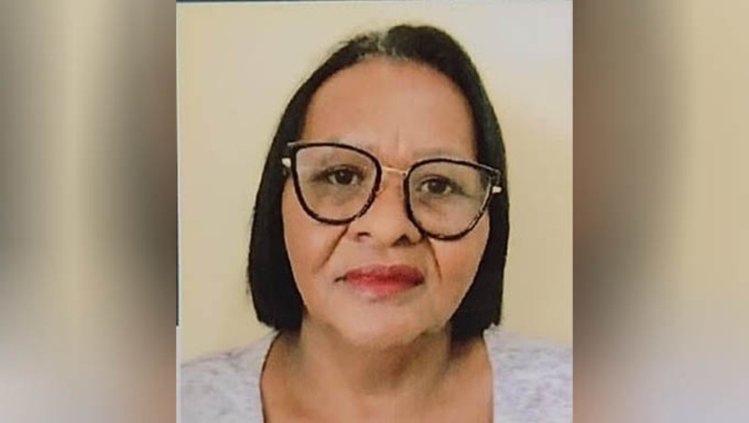 Imagem 1 -  Homem é autuado em flagrante por suspeita de ter matado a esposa Assú. Maria Elizabet Lourenço, de 56 anos, foi encontrada morta dentro de casa, nesta quinta-feira (20), na zona rural de Assú. O marido dela foi levado para depor. A polícia civil confirmou que autuou o homem em flagrante pelo crime de feminicídio. O caso segue sendo investigado.