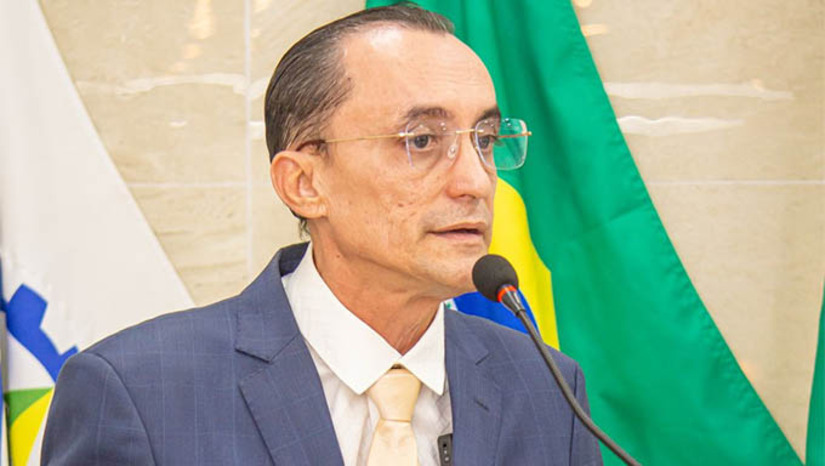 Imagem 1 -  O prefeito Souza anunciou a construção de uma adutora, investimentos em saúde e educação, e outras ações para o ano de 2025. Souza enfatizou que ampliará os investimentos em áreas essenciais, a partir de programas como o “Transforma Saúde” e o “Transforma Educação”, que preveem uma série de melhorias em unidades de ensino e de saúde, além da aquisição de equipamentos e da disponibilização de novos serviços à população.