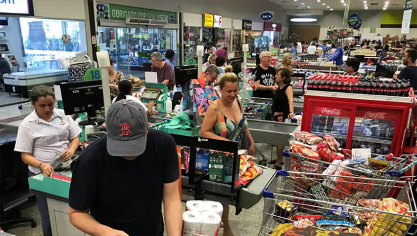 Imagem 1 -  Mercado eleva previsão da inflação para o ano de 2025 para 5,6%.  Esta é a 19ª elevação seguida na projeção. A estimativa está no Boletim Focus desta segunda-feira (24), pesquisa divulgada semanalmente, em Brasília, pelo Banco Central (BC) com a expectativa de instituições financeiras para os principais indicadores econômicos. Para 2026, a projeção da inflação também subiu de 4,35% para 4,4%. 
