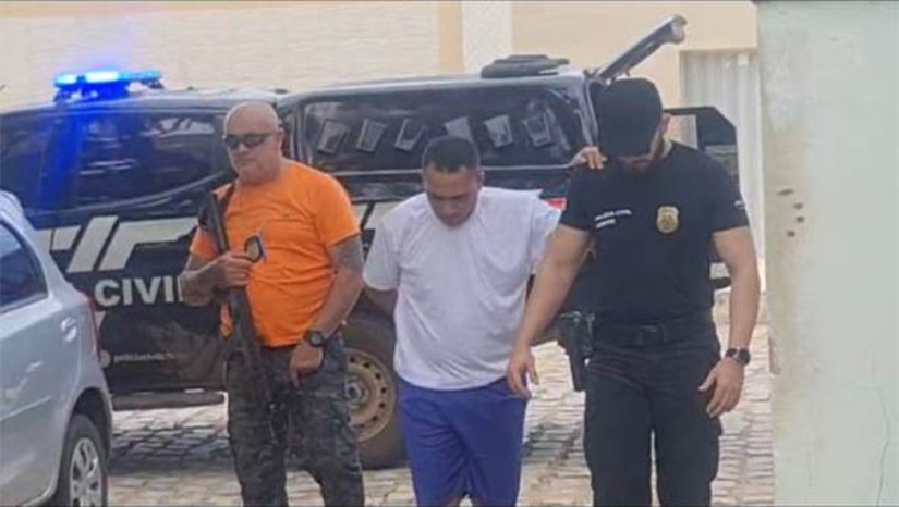 Imagem 1 -  Júri de Areia Branca condena réu por homicídio ocorrido em Grossos, em 2020. Wesley Barbosa de Souza foi condenado a 12 anos de prisão em regime fechado pelo homicídio de Francisco Lins Bezerra Neto. Ele foi preso ainda no fórum, pela equipe da delegacia de Areia Branca. Em seguida, foi encaminhado para exame de corpo de delito na sede do Itep, em Mossoró e, posteriormente, deixado no sistema prisional, onde deverá iniciar o cumprimento de sua pena.