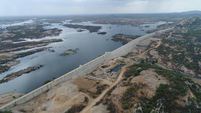 Imagem 1 - Oiticica passa a ser monitorada pelo Igarn se tornando o segundo maior reservatório do RN. A novidade foi divulgada no Relatório dos Volumes dos Principais Reservatórios do RN, divulgado nesta segunda-feira (24).. De acordo com os dados apresentados, o reservatório acumula 74.731.484 m³, o que representa 10,06% da sua capacidade total de 742.632.840 m³. Com a atualização, a barragem também se soma às reservas hídricas superficiais totais do RN, que passaram a ter uma capacidade total de 5.290.307.815 m³. Imagem 1 - Oiticica passa a ser monitorada pelo Igarn se tornando o segundo maior reservatório do RN. A novidade foi divulgada no Relatório dos Volumes dos Principais Reservatórios do RN, divulgado nesta segunda-feira (24).. De acordo com os dados apresentados, o reservatório acumula 74.731.484 m³, o que representa 10,06% da sua capacidade total de 742.632.840 m³. Com a atualização, a barragem também se soma às reservas hídricas superficiais totais do RN, que passaram a ter uma capacidade total de 5.290.307.815 m³.