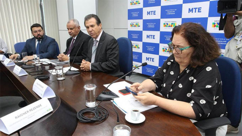 Imagem 1 -  Brasil registrou saldo de 137.303 empregos formais em janeiro de 2025. Os dados do Novo Caged foram divulgados nesta quarta-feira (26), pelo ministro do Trabalho e Emprego, Luiz Marinho, durante coletiva em Brasília. O ministro destacou o resultado como um início positivo para a geração de empregos no ano. “São 137 mil postos formais gerados no mês, empregos que impulsionam a economia. Começamos o ano com geração de empregos de qualidade e queremos manter esse crescimento ao longo de 2025, com a expectativa de alcançar o patamar de 2024”, avaliou.