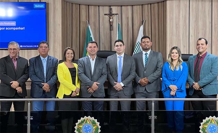 Imagem 1 -  Na oportunidade, o chefe do Poder Executivo Municipal prestou contas das diversas ações realizadas em 2024, com destaque para investimentos em obras, ampliação da frota de veículos e o pagamento rigorosamente em dia dos servidores públicos municipais. Renan também elencou projetos e obras para o ano de 2025, como investimentos para a barragem de Umarí, para desenvolver o turismo do município.