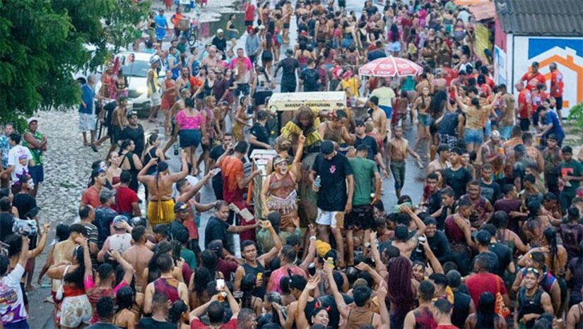 Imagem 1 - Em seu 2º ano, a “Quarta de Mel” mostrou que veio pra ficar, e levou uma multidão às ruas para o já consagrado mela-mela, com o arrastão eletrizante de Alinne Reis, que interagiu com o público, e entregou um show repleto de animação. A Quarta de Mel foi o ponto final perfeito para uma festa que superou as expectativas e obteve resultados extraordinários no campo da geração de renda e de oportunidades. Com turismo em alta e economia a todo vapor, o carnaval 2025 em Grossos chega ao fim com a alegria do dever cumprido, e a certeza de que, no próximo ano, a folia será ainda melhor. Imagem 1 - Em seu 2º ano, a “Quarta de Mel” mostrou que veio pra ficar, e levou uma multidão às ruas para o já consagrado mela-mela, com o arrastão eletrizante de Alinne Reis, que interagiu com o público, e entregou um show repleto de animação. A Quarta de Mel foi o ponto final perfeito para uma festa que superou as expectativas e obteve resultados extraordinários no campo da geração de renda e de oportunidades. Com turismo em alta e economia a todo vapor, o carnaval 2025 em Grossos chega ao fim com a alegria do dever cumprido, e a certeza de que, no próximo ano, a folia será ainda melhor.