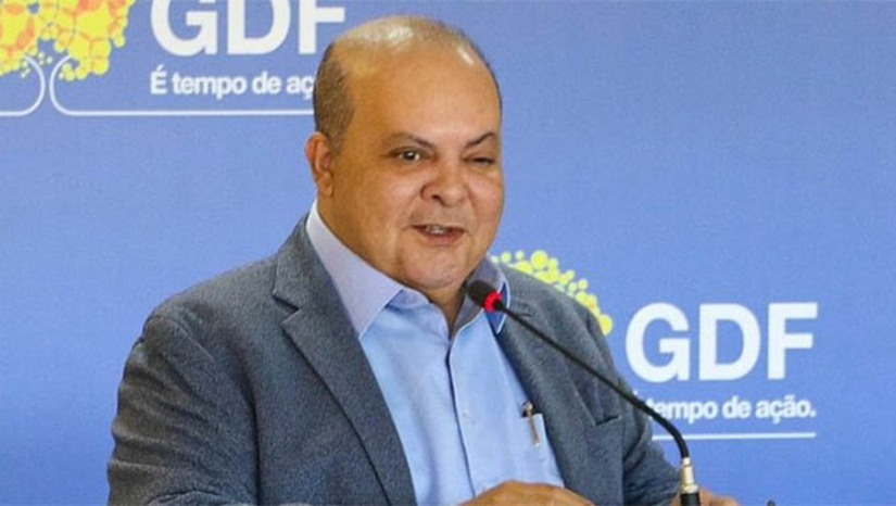 Imagem 1 - STF arquiva processo que apurava a responsabilidade do governador do DF no 8 de janeiro. O ministro Alexandre de Moraes seguiu parecer da Procuradoria-Geral da República (PGR) e arquivou o Inquérito contra Ibaneis Rocha. Segundo a PGR, as investigações conduzidas pela Polícia Federal (PF) incluíram o afastamento dos sigilos telefônico e telemático e a apreensão de equipamentos eletrônicos. Após análise, não foram constatados não elementos que justificassem o prosseguimento das investigações contra Ibaneis. A PF também não encontrou indícios de que dados tenham sido apagados dos aparelhos celulares do governador. Imagem 1 - STF arquiva processo que apurava a responsabilidade do governador do DF no 8 de janeiro. O ministro Alexandre de Moraes seguiu parecer da Procuradoria-Geral da República (PGR) e arquivou o Inquérito contra Ibaneis Rocha. Segundo a PGR, as investigações conduzidas pela Polícia Federal (PF) incluíram o afastamento dos sigilos telefônico e telemático e a apreensão de equipamentos eletrônicos. Após análise, não foram constatados não elementos que justificassem o prosseguimento das investigações contra Ibaneis. A PF também não encontrou indícios de que dados tenham sido apagados dos aparelhos celulares do governador.