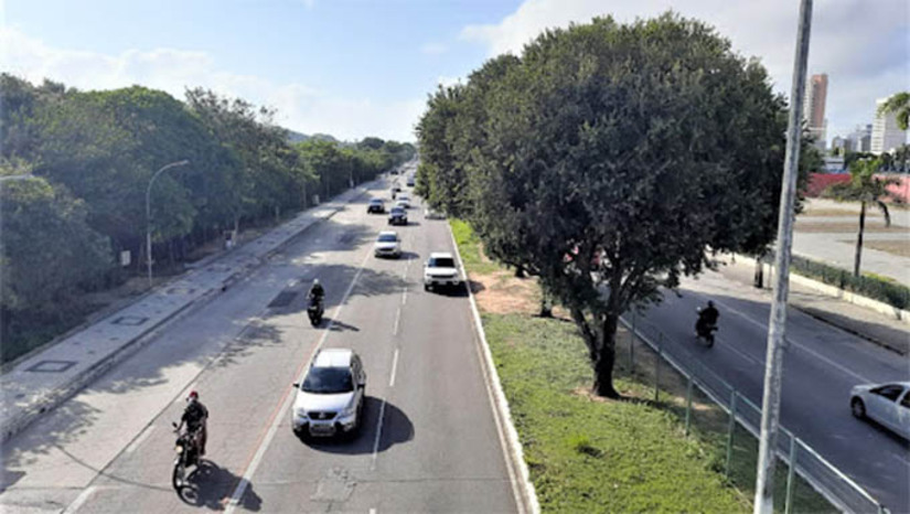 Imagem 1 - Os proprietários têm até o final desta segunda-feira (10) para pagar a taxa sem juros. De acordo com o Detran, 18,83% de toda a frota do Rio Grande do Norte, que atualmente conta com 1.628.062 veículos, possuem placas com essas terminações. O valor da taxa de licenciamento veicular no Rio Grande do Norte continua em R$ 90,00 para todos os tipos de veículos. O licenciamento é obrigatório, independentemente do ano de fabricação e do modelo. Imagem 1 - Os proprietários têm até o final desta segunda-feira (10) para pagar a taxa sem juros. De acordo com o Detran, 18,83% de toda a frota do Rio Grande do Norte, que atualmente conta com 1.628.062 veículos, possuem placas com essas terminações. O valor da taxa de licenciamento veicular no Rio Grande do Norte continua em R$ 90,00 para todos os tipos de veículos. O licenciamento é obrigatório, independentemente do ano de fabricação e do modelo.