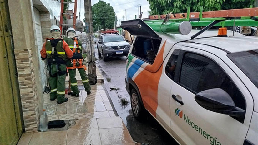 Imagem 1 -  “Operação Varredura” combate “gatos” e recupera energia suficiente para abastecer todo o RN por um dia. Ao todo, foram recuperados 18 milhões de kWh de energia que estava sendo desviada de diversas formas em todo o estado, no ano de 2024. O balanço da “Operação Varredura”, fiscalização voltada a combater ligações clandestinas de energia (o popular “gato”), executadas em parceria com as polícias Civil e Militar, foi divulgado nesta terça-feira (11). O volume que vinha sendo furtado seria suficiente para abastecer, por exemplo, todo o Rio Grande do Norte por um dia ou um município do tamanho de Caicó, de Macau ou de Pau dos Ferros durante um mês.